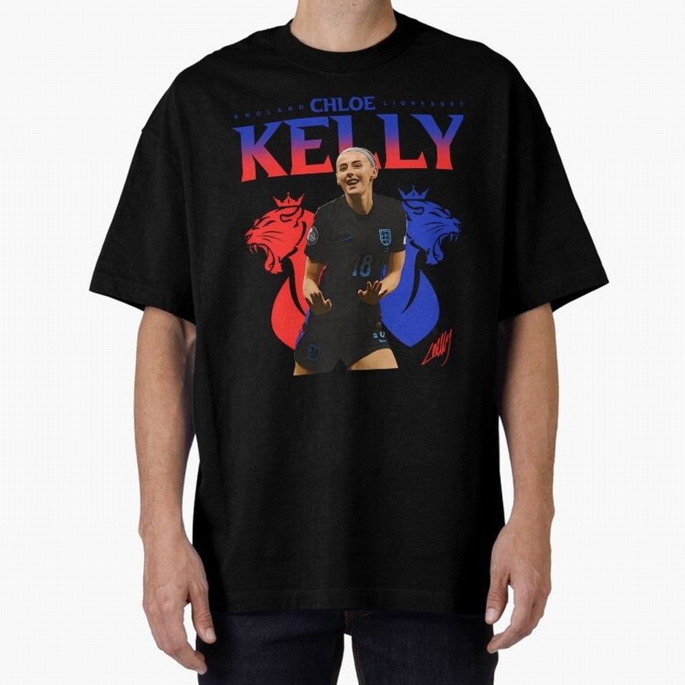 Chloe Kelly Oversized T-Shirt Bring FIFA World Cup 2026 Capturing Messi, CR7 and Mbappe, England Energy, Vintage Soccer Flavor, Modern Football Stars, National Flags and Final Night Emotion; Great for Supporters Who Love Legendary Players, National
