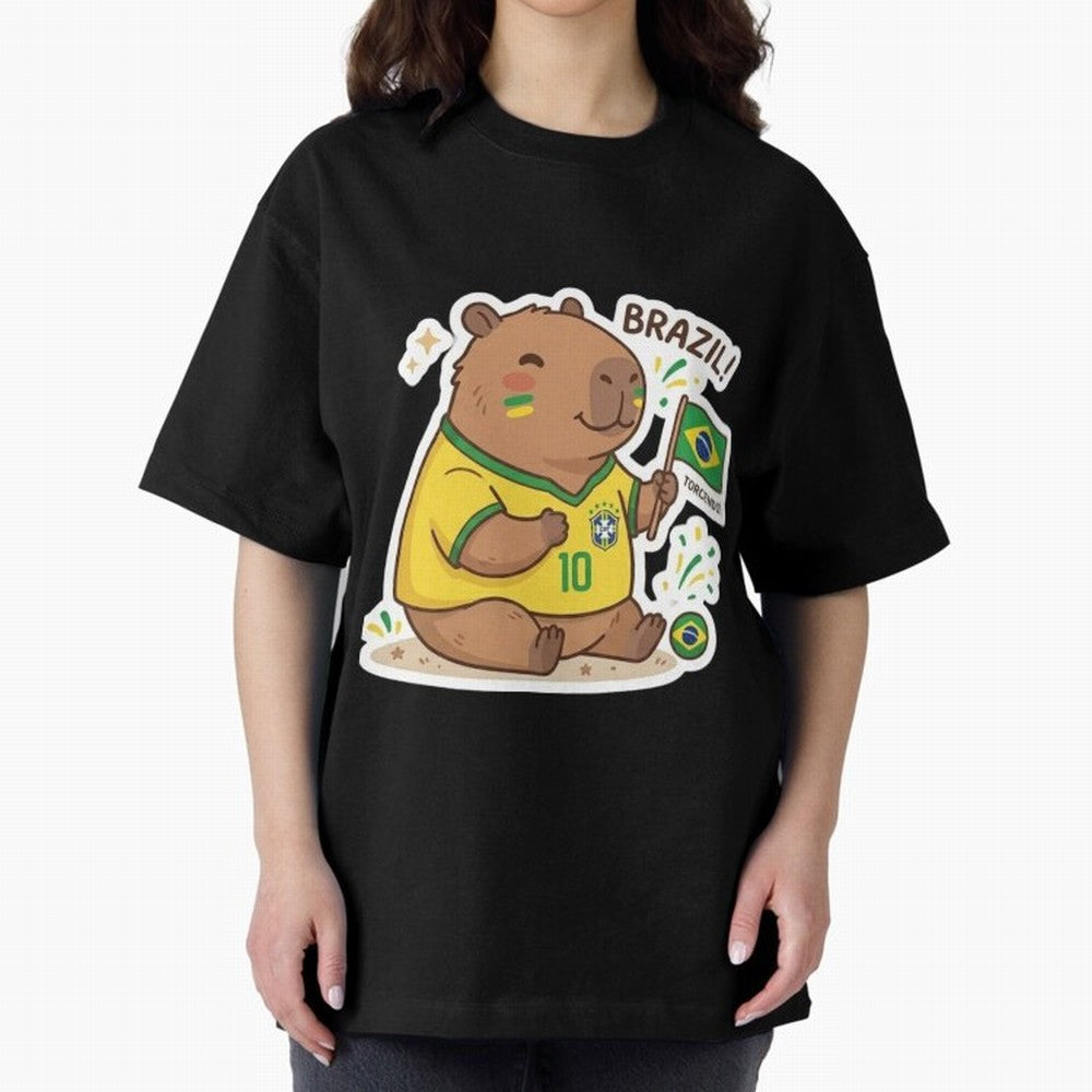 Capivara Torcedora Oversized T-Shirt Honor the Football Icons of FIFA World Cup 2026 Spirit, Featuring England, Messi, Vintage Soccer Flavor, Modern Football Stars, National Flags and Final Night Emotion; Great for Watch Parties, Sports Bars,